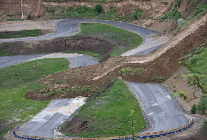 На лыжную трассу Международного комплекса лыжных трамплинов сошел оползень