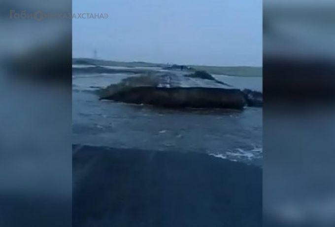 Талые воды размыли республиканскую трассу в Павлодарской области