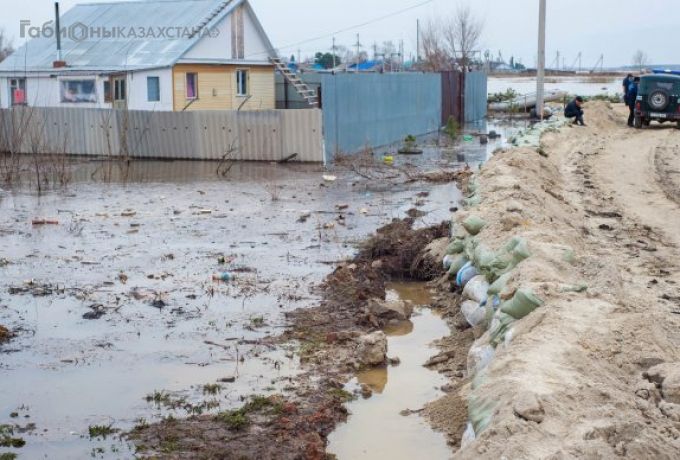 Затопленные дома, утонувшие авто: под воду ушла почти половина села в СКО